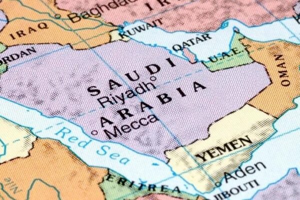 Saudi Arabia and UAE Compete to Become Middle East’s Leading AI Tech Hub with Massive Investments in Data Centers and Innovation