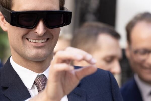 Silicon Valley Revives Smart Glasses Hype with AI-Driven Innovation and New Entrants
