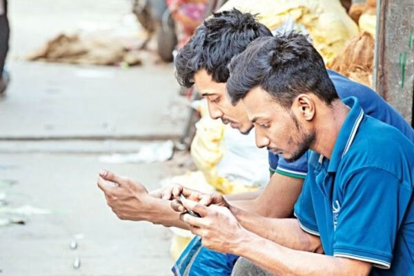 Bangladesh Overhauls Telecom Licensing Policy, Caps Foreign Ownership
