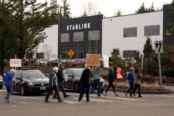 Lebanon Grants Licence to Starlink for Satellite Internet Services