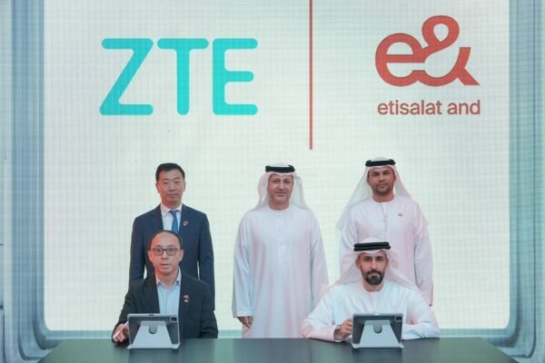 ZTE and e& Sign Two MoUs at GITEX Global 2025 to Accelerate 5G Private Network Innovation and Green Energy Transformation